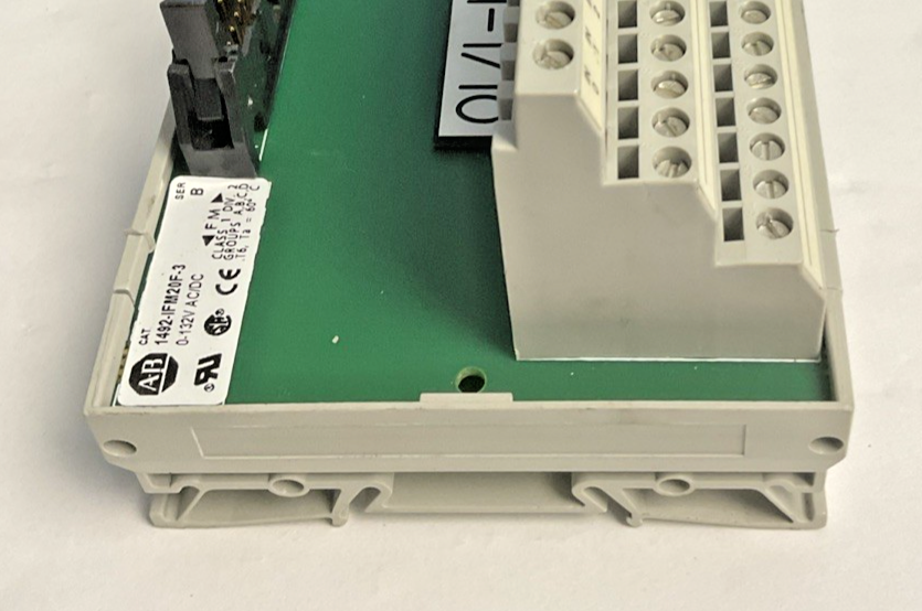 ALLEN BRADLEY 1492-IFM20F-3 INTERFACE MODULE SER.B 132VAC/DC