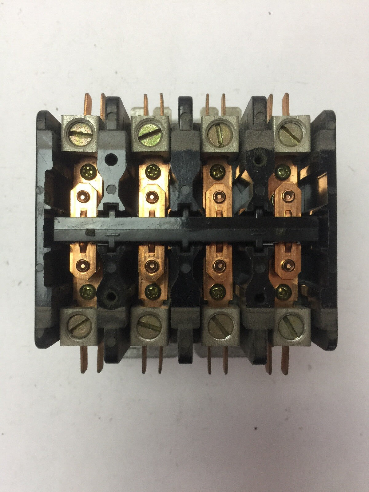 DANFOSS DP040-4BO CONTACTOR 600VAC 50AMP 15HP 3PH 4POLE COIL 120VAC 50/60HZ