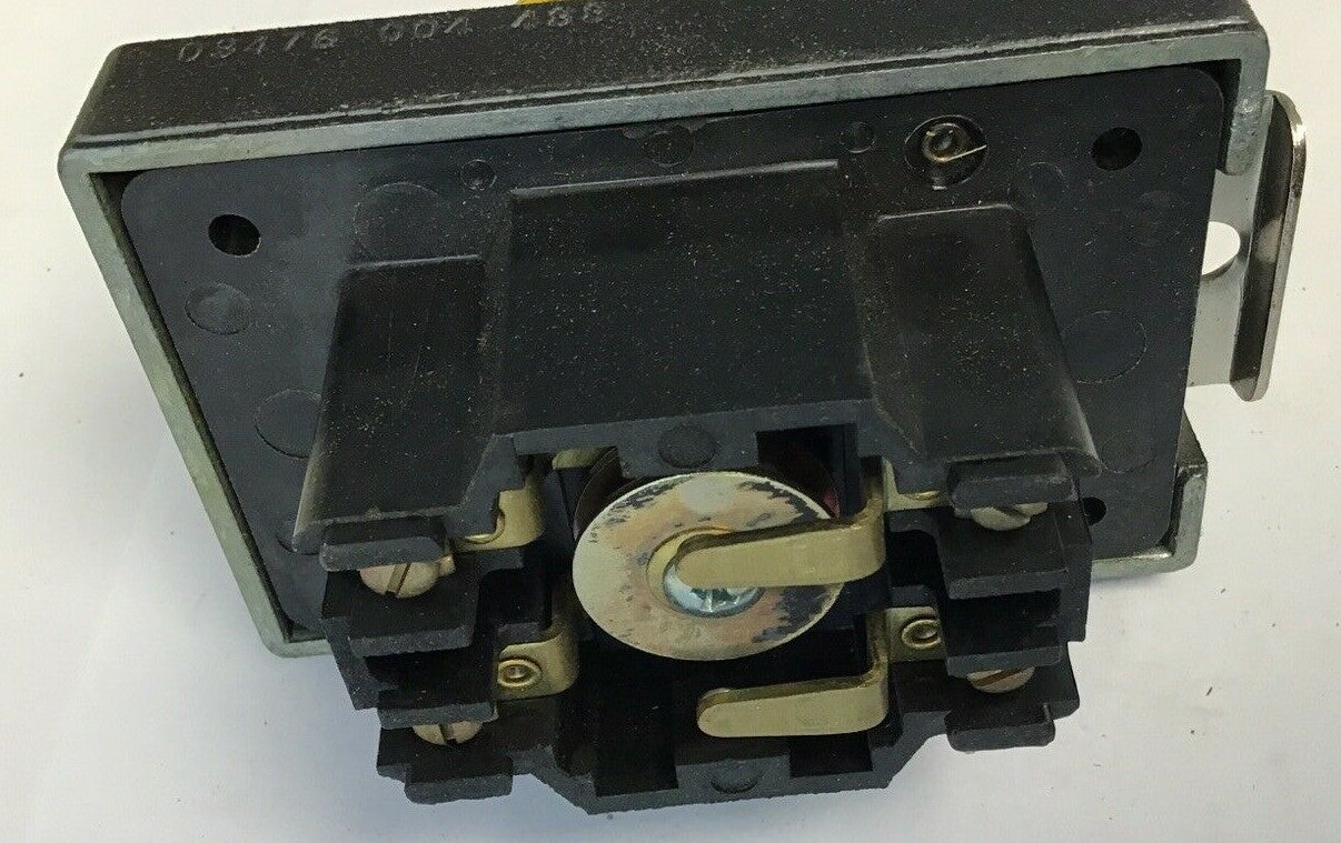 MACKWORTH G. REES 03476-004 PUSHBUTTON 2 1/4IN YELLOW PLUNGER W/ LATCH