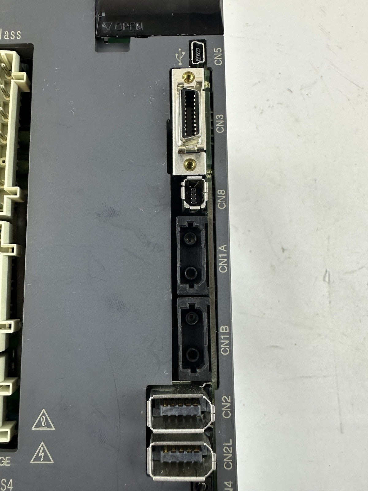 MITSUBISHI MELSERVO-J3 MR-J3-200BS4 AC SERVO DRIVE 3 PHASE 2kW 380-480V 50-60Hz