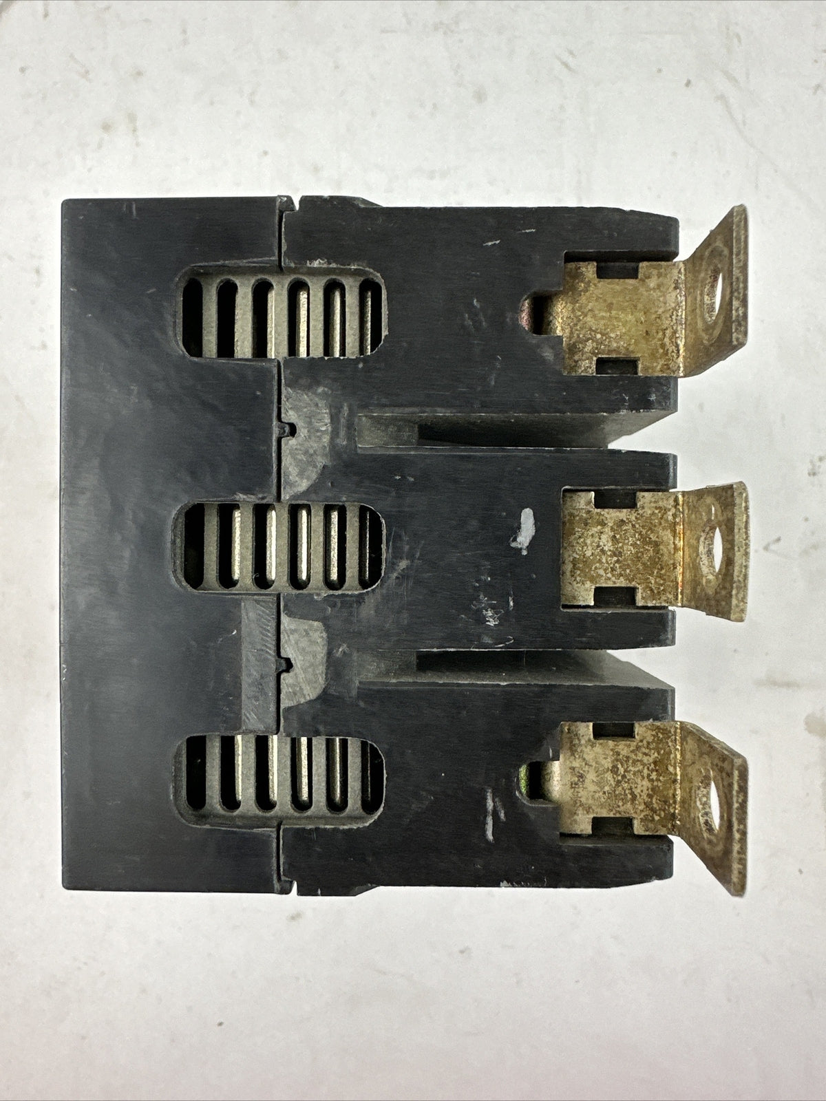 CUTLER HAMMER GHB3040 CIRCUIT BREAKER 3POLE 40AMP 277/480VAC 240VAC 125/250VDC