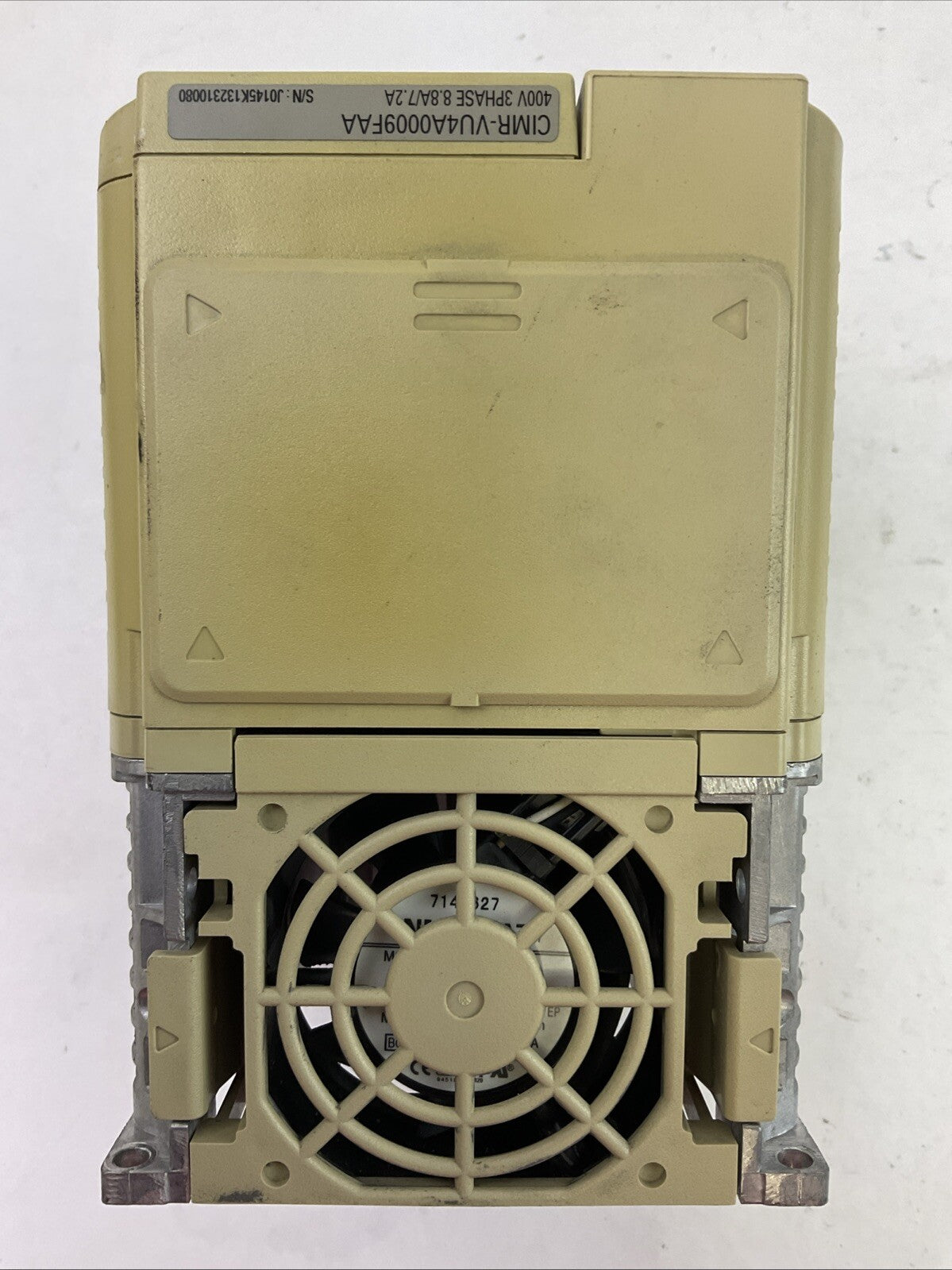 YASKAWA CIMR-VU4A0009FAA AC DRIVE OUTPUT 0-480VAC 3PH 8.8/7.2A INPUT 380-480VAC