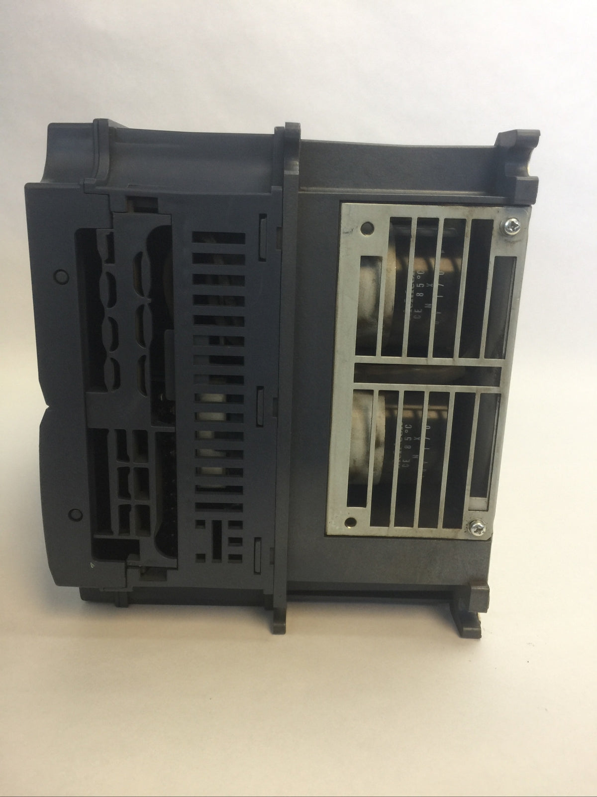 FUJI FRN7.5G1S-2J FRENIC MEGA DRIVE OUTPUT 3PH 200-240V 0.1-120HZ 16kVA 46.2A