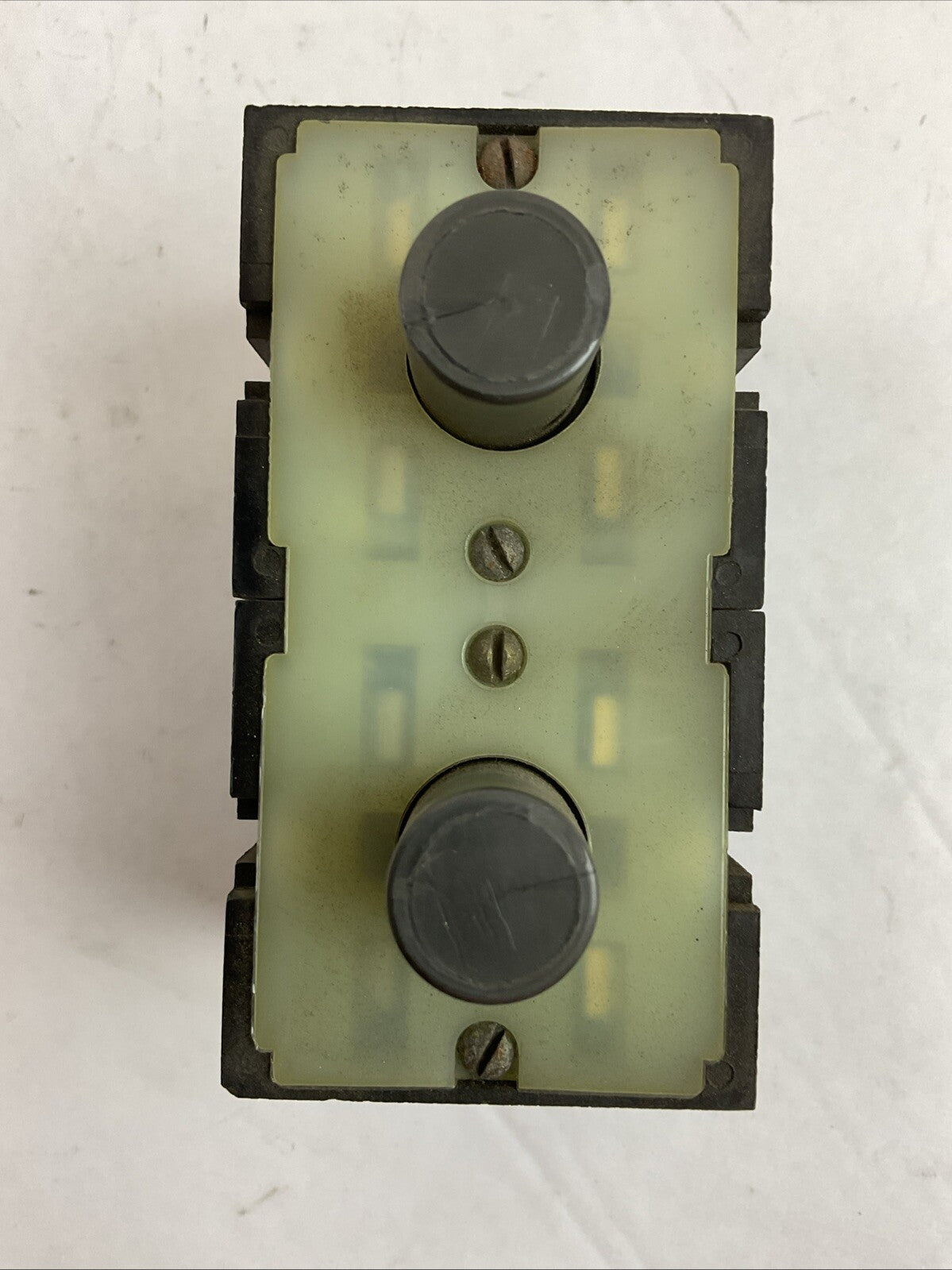 HUBBELL 28316-000 PBP PUSHBUTTON INSERT MULTI-SPEED / PLUG-IN 480VAC 1.5A 250VDC