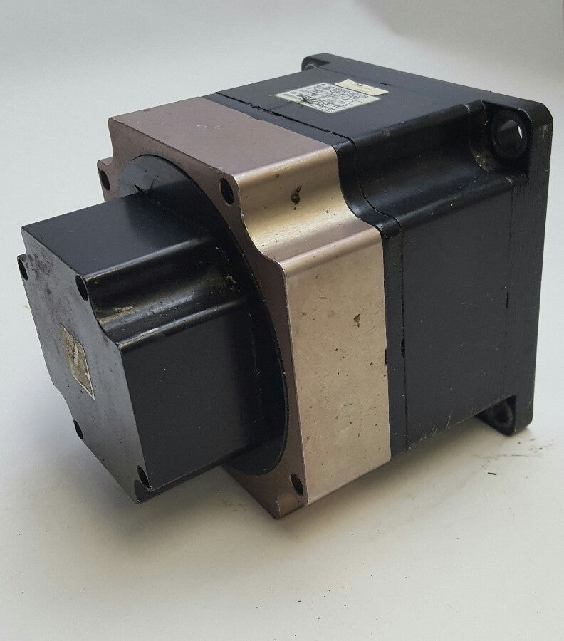 YASKAWA ELECTRIC CORPORATION SGMP-08AWYR32 750W 200V 4.1A AC SERVO MOTOR