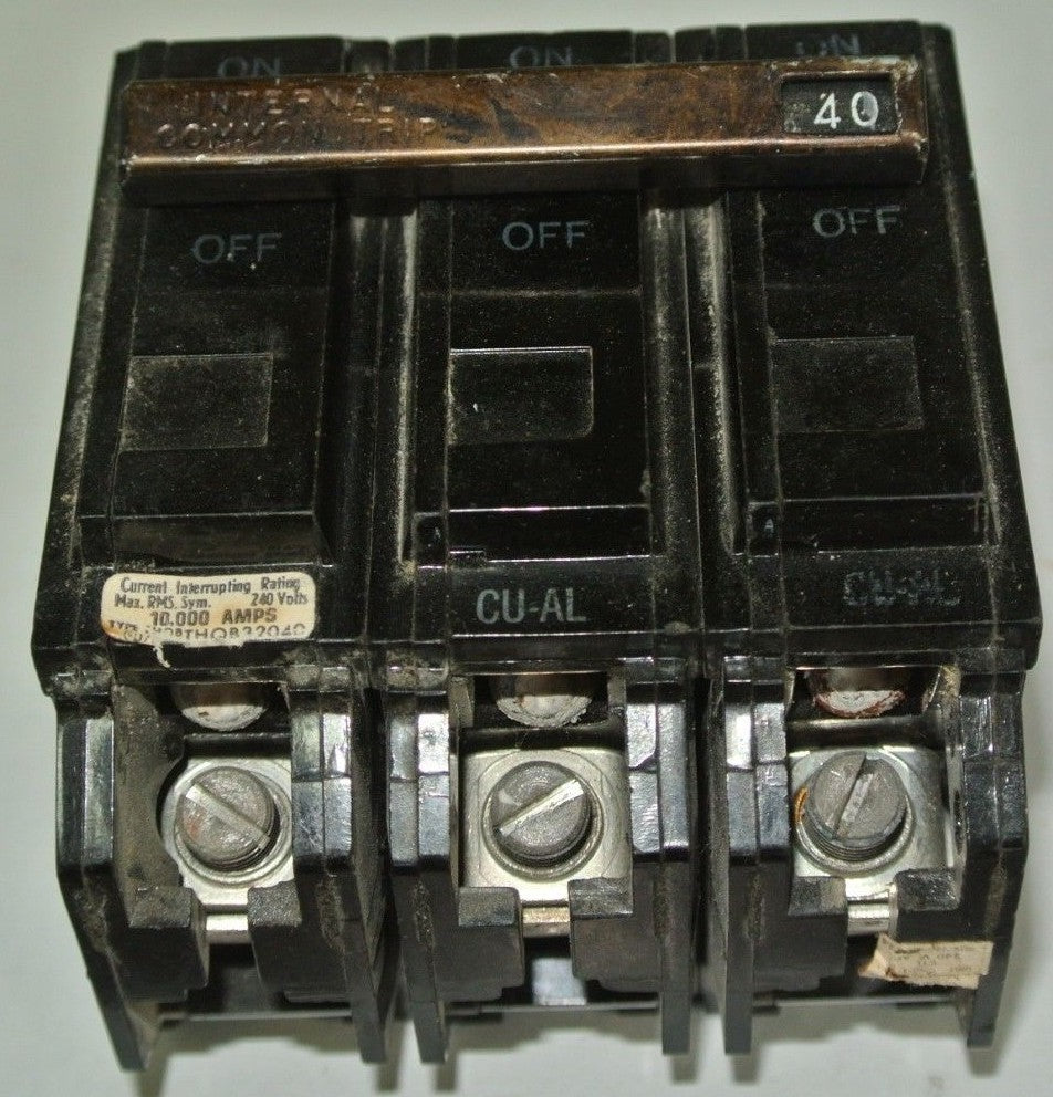 GENERAL ELECTRIC 3-POLE CIRCUIT BREAKER 40A - COMMON-TRIP
