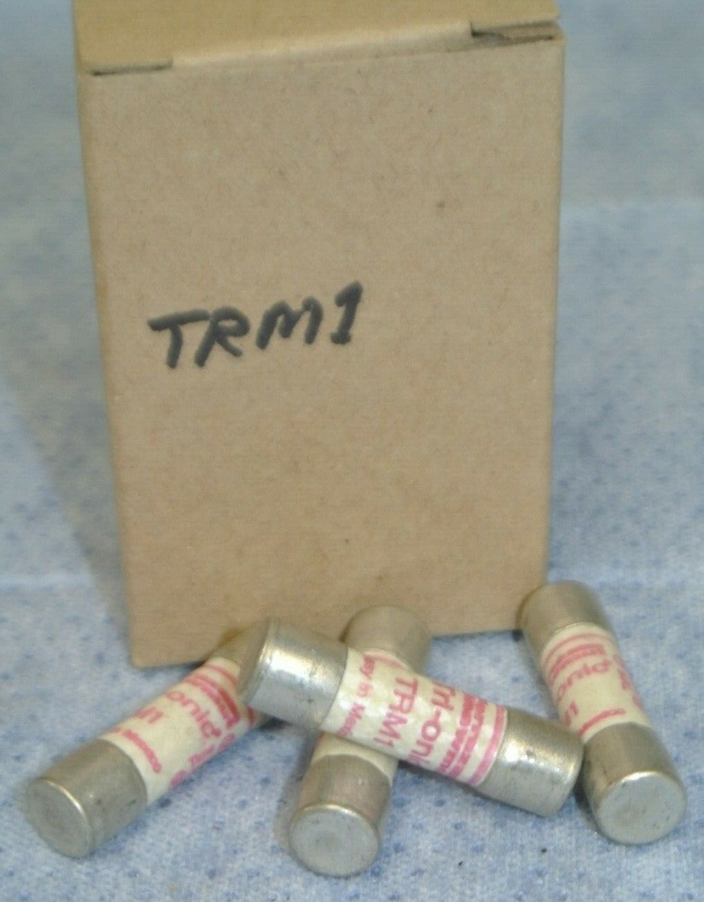LOT of 4 / FERRAZ-SHAWMUT TRM1 FUSES / 1A / 250V