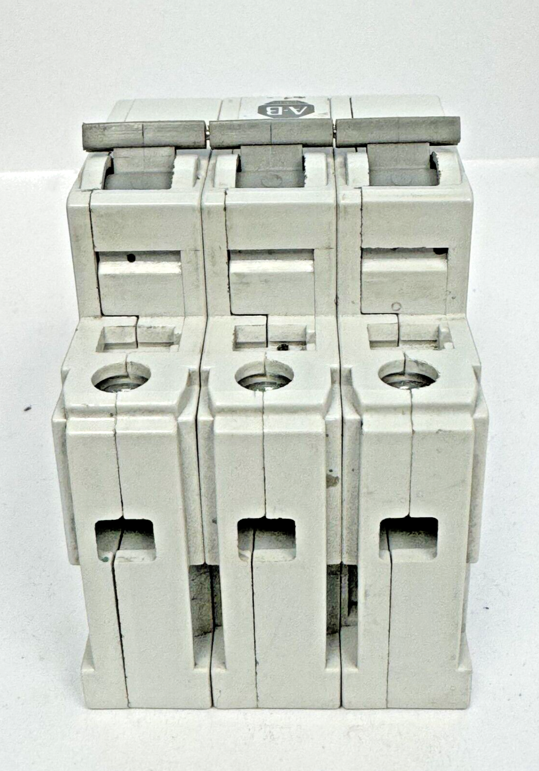 ALLEN-BRADLEY - 1492-CB3-G100 SER. C - MOTOR CONT.- 3P, 10 A, 277 V, 5 HP, 3PH