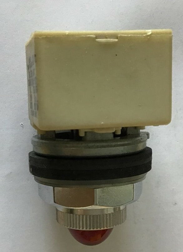 SQUARE D 9001 KP-7R6 STANDARD PILOT LIGHT RED LENS SER.H 240VAC 60HZ