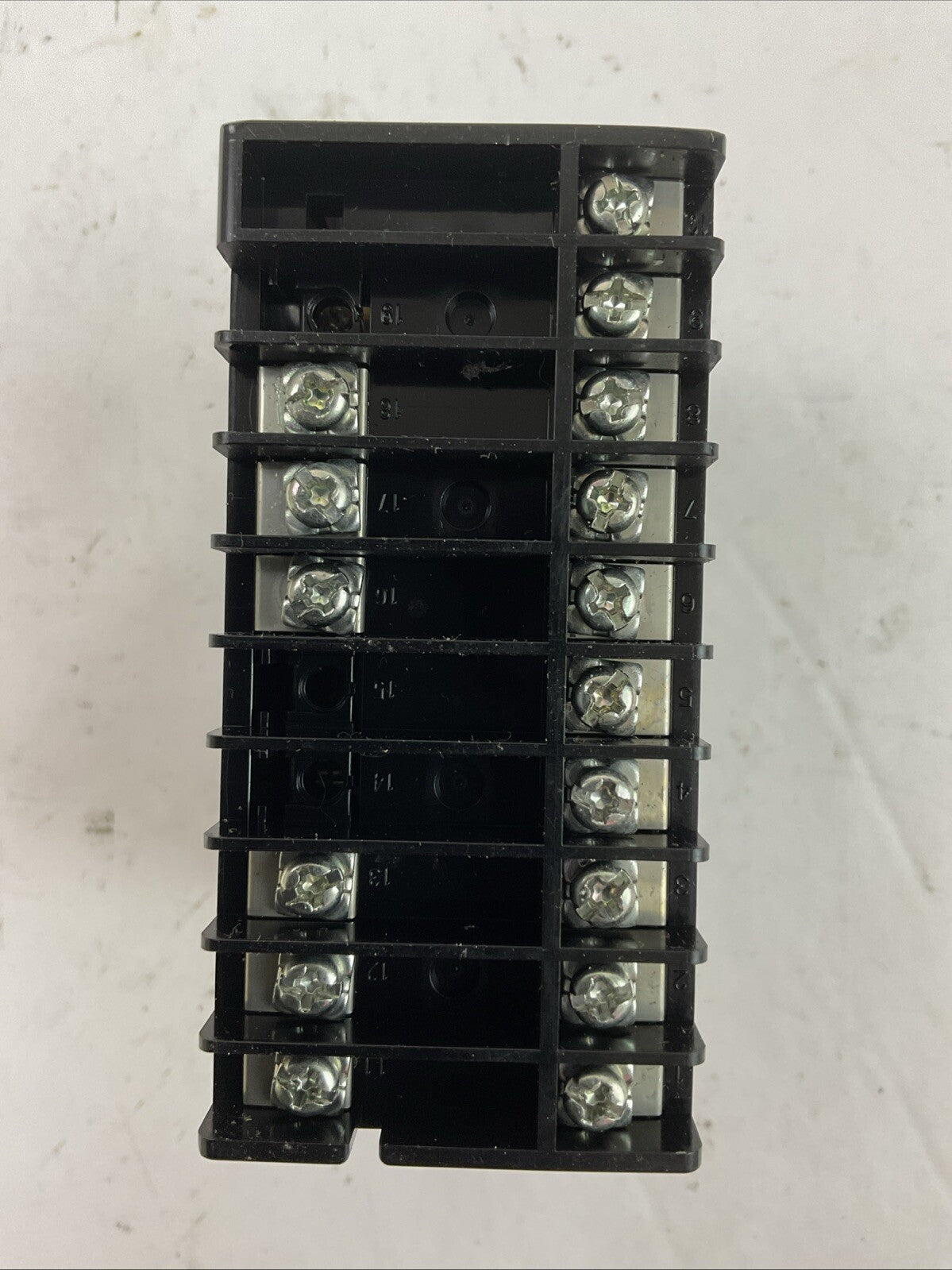 OMRON E5EN-R3MT-500 TEMPERATURE CONTROLLER 100-240VAC 50/60HZ 10VA