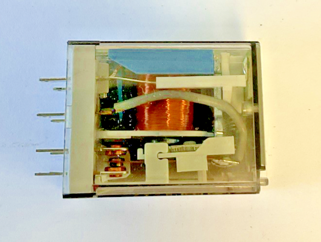 ALLEN BRADLEY 700-HC22Z24-4 W/ 700-HC22Z24 RELAY 24VDC 10A SER.A  ***LOTOF5***