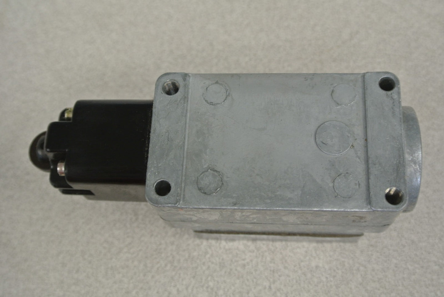 GENERAL ELECTRIC CR9440K1M1 TRACK-PUSH LIMIT SWITCH 10A, 600V - NEW SURPLUS