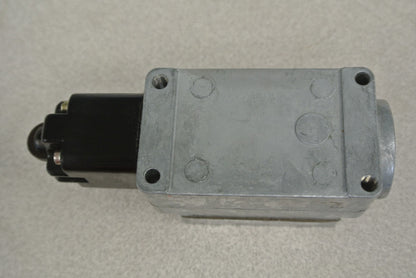 GENERAL ELECTRIC CR9440K1M1 TRACK-PUSH LIMIT SWITCH 10A, 600V - NEW SURPLUS
