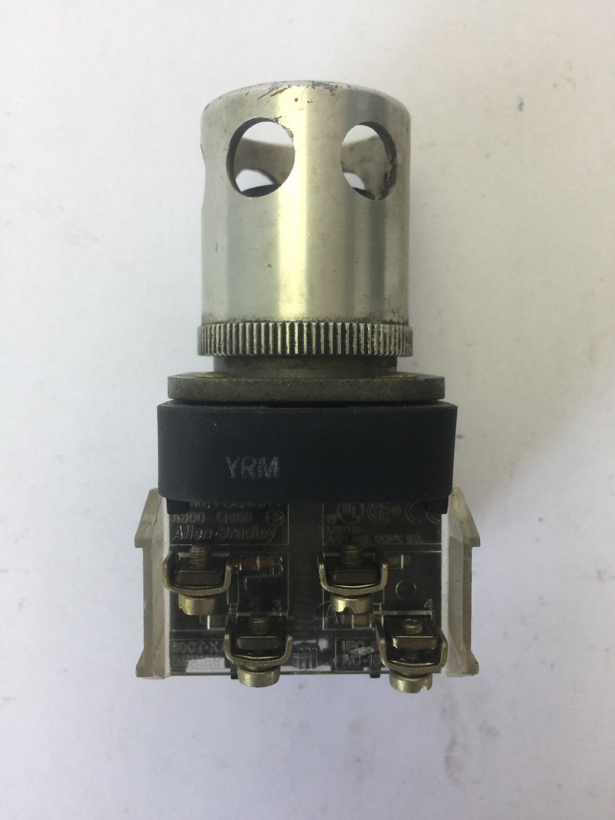 ALLEN BRADLEY 800T-QB24 PUSH BUTTON SER T 24V AC/DC *NO BULB NO CAP*