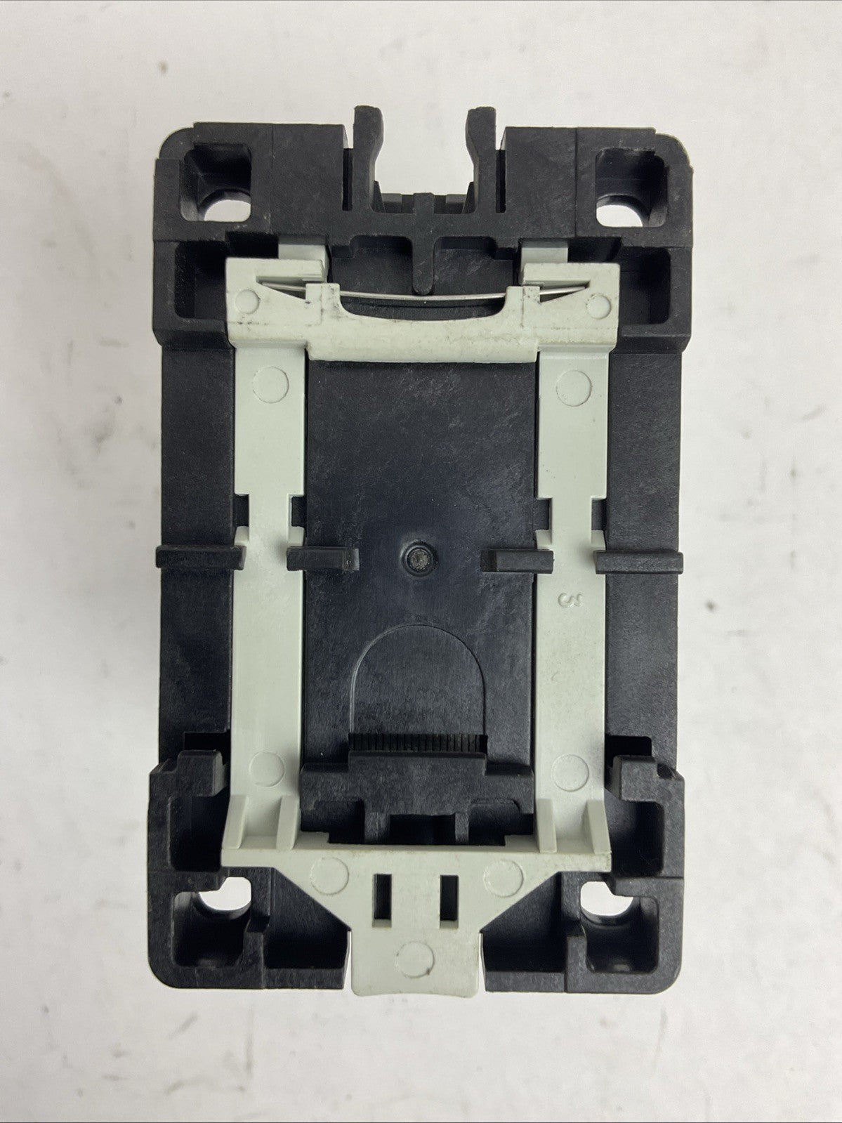 EATON CE15CNS3 SER B1 600VAC 12A 3PH 10HP CONTACTOR 120V 60HZ 110V 50HZ COIL