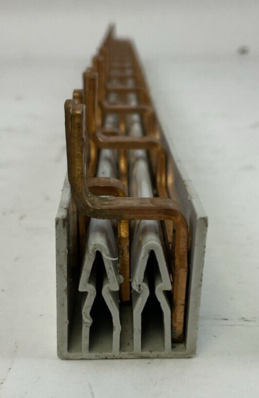 COOPER BUSSMANN BB3P100M57 25 INCHES 100A 600V FUSE BUSBAR CH SERIES