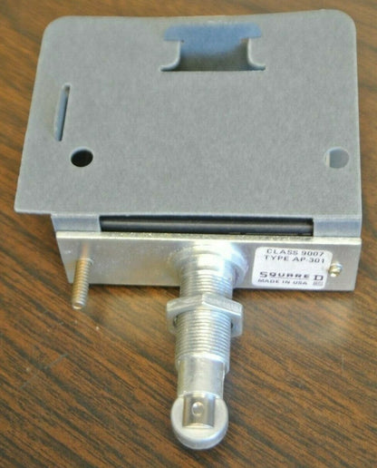 SQUARE D / 9999 R42 / ELECTRICAL INTERLOCK / 0-600V / NEW SURPLUS / LESS BRACKET