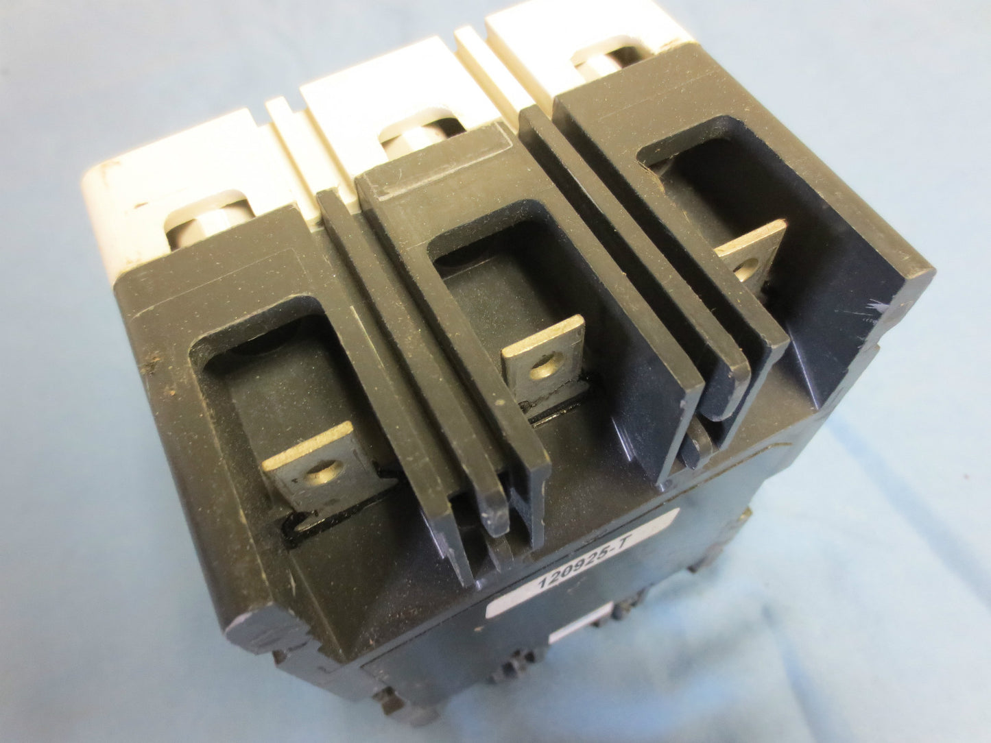 ALLEN-BRADLEY 140U-I3C3-C90 MCCB CIRCUIT BREAKER - 90A 600VAC 250VDC NEW SURPLUS