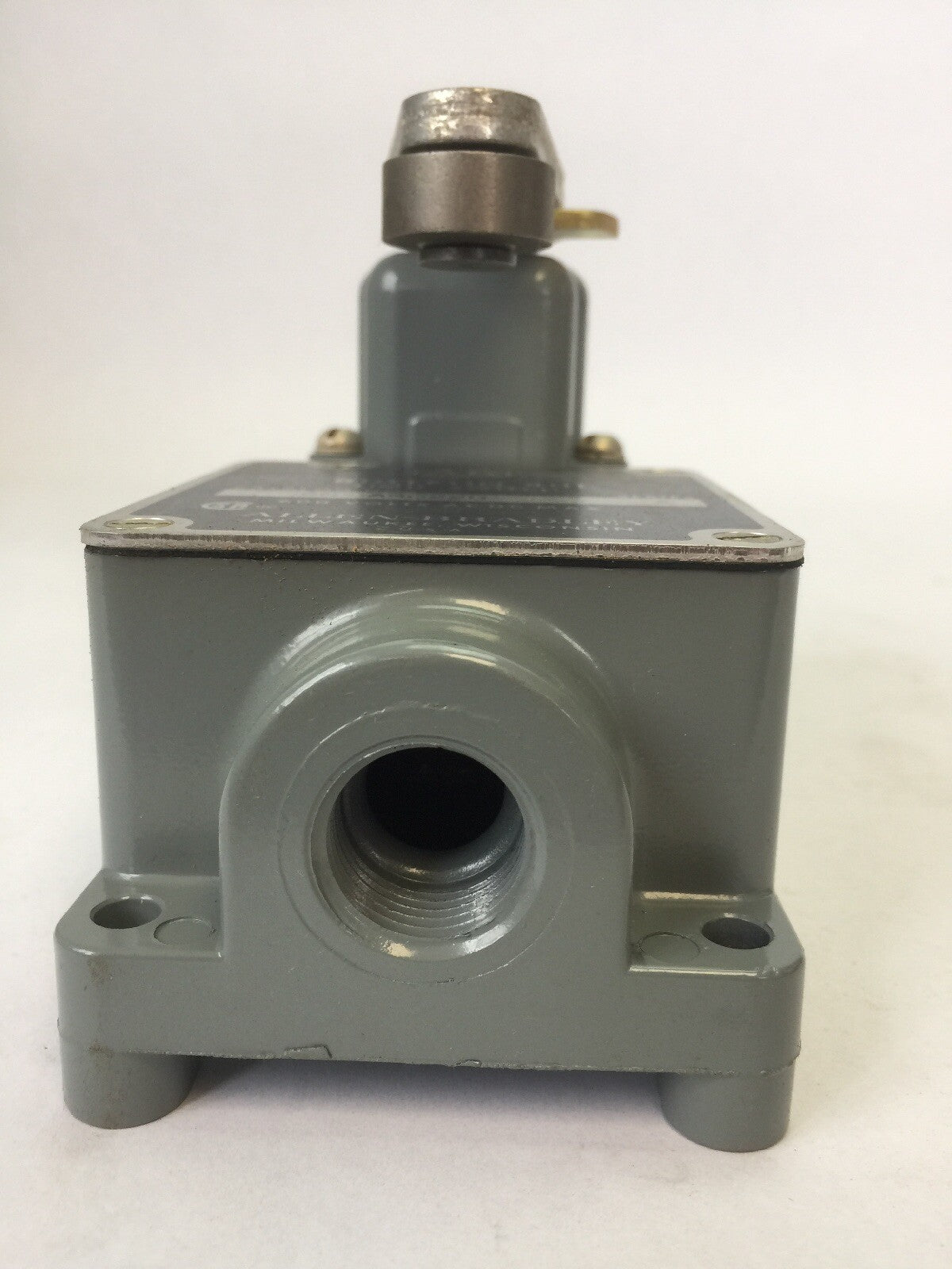 ALLEN BRADLEY 801-ASC220 LIMIT SWITCH ROLLER LEVER 600V AC/DC 1 N.O.-1 N.C. CONT
