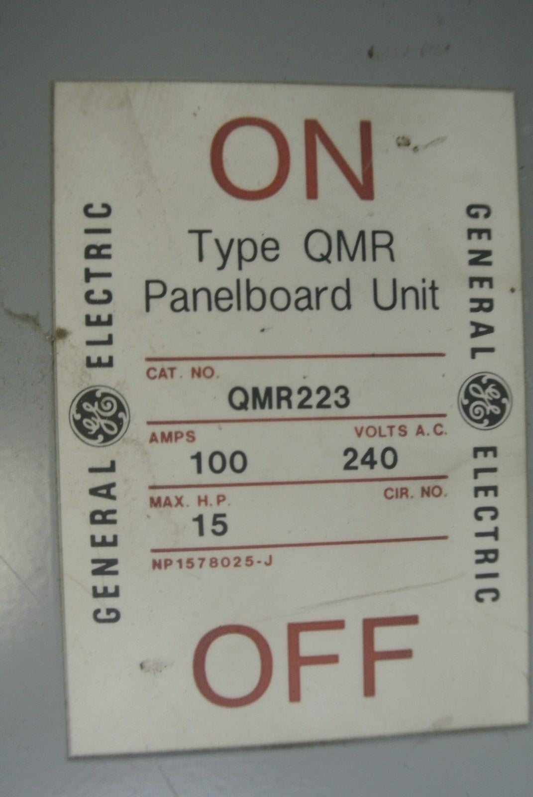 GE QMR223 FUSIBLE QMR-TYPE PANELBOARD / DISCONNECT SWITCH - 240V, 100A, 15HP MAX