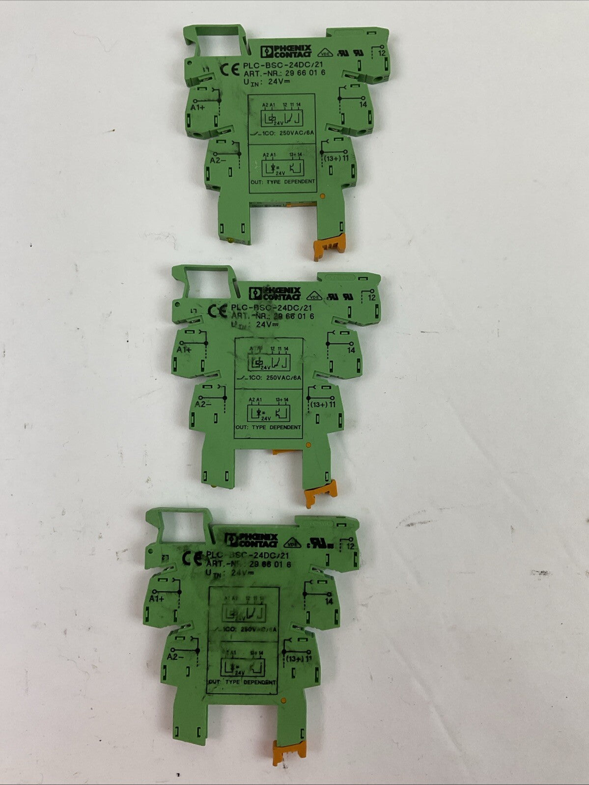 PHOENIX CONTACT PLC-BSC-24DC/21 RELAY BASE (LOT OF 3)