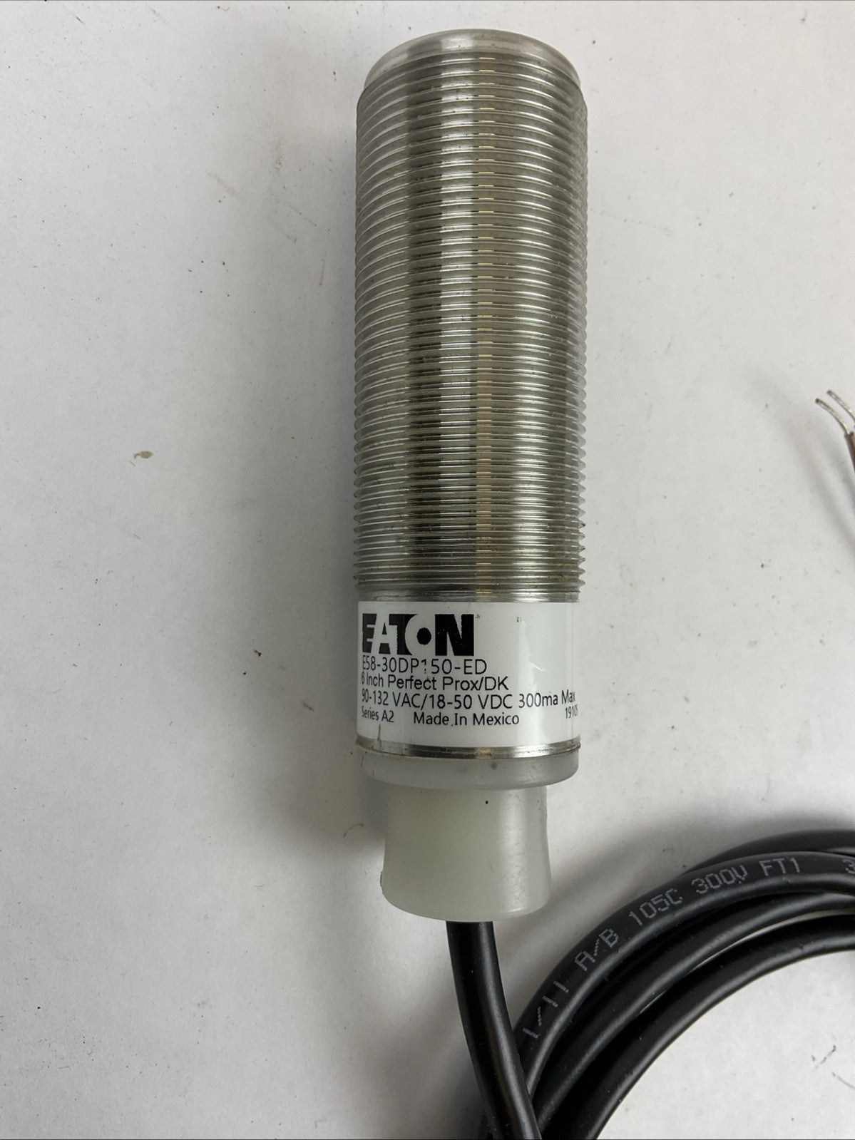 EATON E58-30DP150-ED 90-132VAC 18-50VDC 300ma PHOTOELECTRIC SENSOR