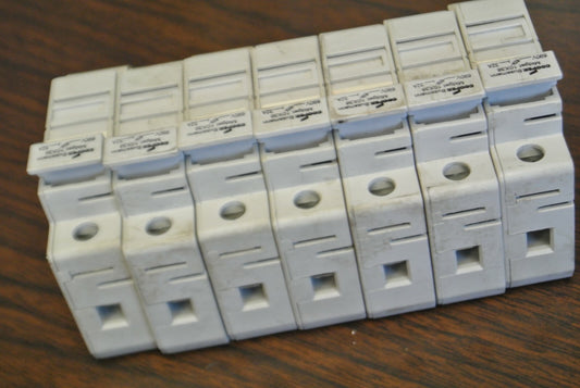 BUSSMANN CHM SERIES FUSE HOLDER / 600V, 30A, 50/60Hz w/o fuses ***LOTOF7***