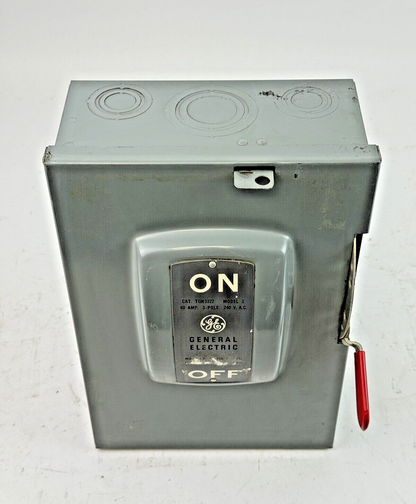 GE - TGN3322 MODEL 2 - SAFETY SWITCH - 60A/ 240VAC/ 3 POLE/ TYPE 1