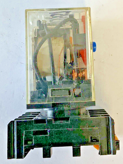 OMRON MK2PN-S RELAY 10A   W/YOUNG NDS 8 BASE 300V 10A** LOTOF2**