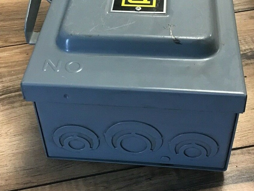 SQUARE D H221N 30A SAFETY SWITCH SER.E2 240VAC/250VDC TYPE 1 FUSIBLE