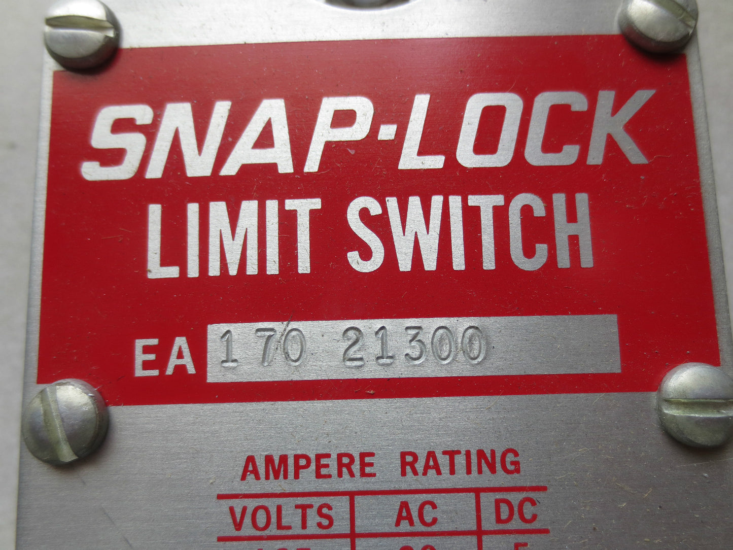 NAMCO EA170-21300 SNAP-LOCK LIMIT SWITCH - NEW SURPLUS