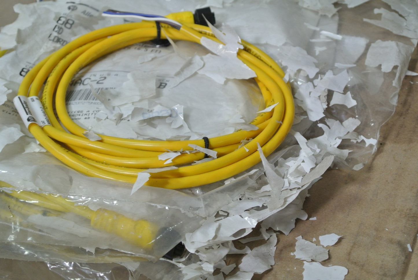 ALLEN-BRADLEY 889D-F4AC-2 QD CORDSET 4-PIN DC MICRO STRAIGHT / 2M - NEW SURPLUS