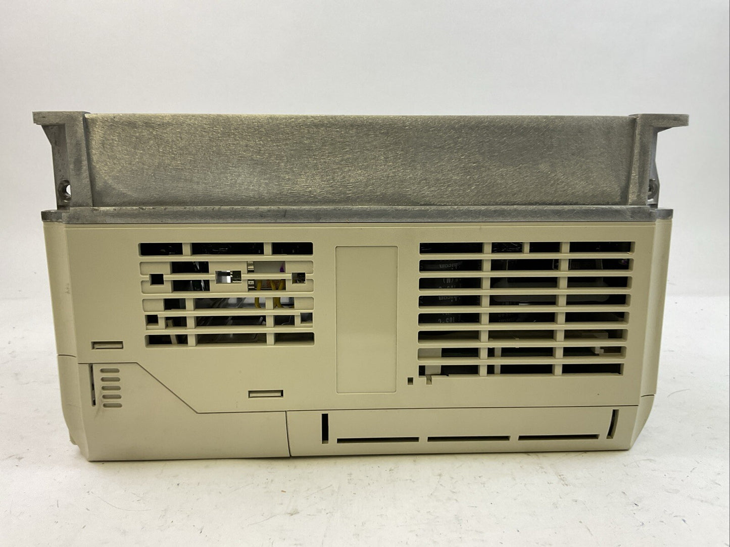 YASKAWA CIMR-E7U22P2 AC DRIVE VARISPEED E7 OUTPUT 0-240VAC 3PH 10.8A 4.1kVA
