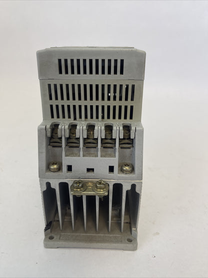 ALLEN BRADLEY 160-BA02NPS1 SER B FRN 5.01 SPEED CONTROLLER OUTPUT 380-460V 1.7A