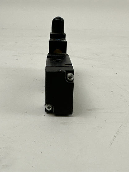 PARKER B3G0BB553C SOLENOID VALVE 145PSI P2E-KV31F 120V 60HZ 1.6VA