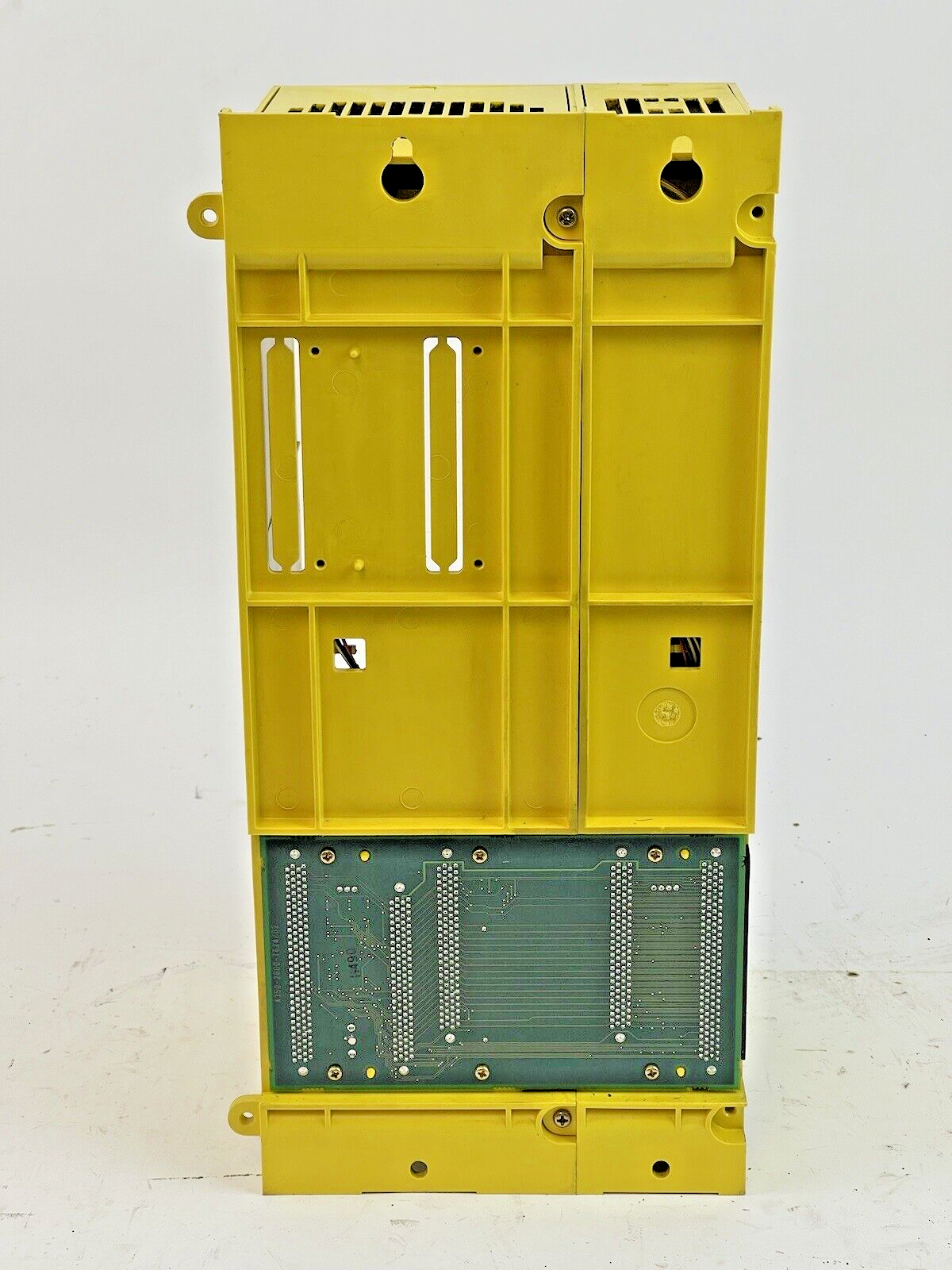 GE FANUC - 18M-MCU06335-001R00 - 3-SLOT RACK CHASSIS