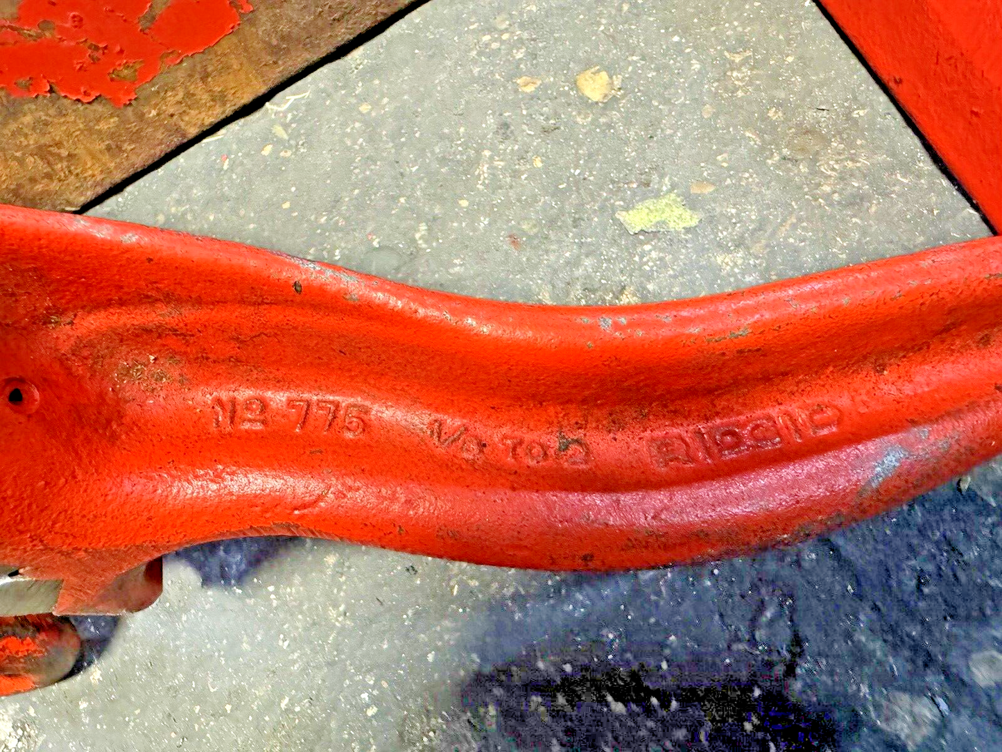 RIDGID - 700-12 - POWER DRIVE PIPE THREADER W/ STAND/BUCKET/DIE HEADS +SEE BELOW