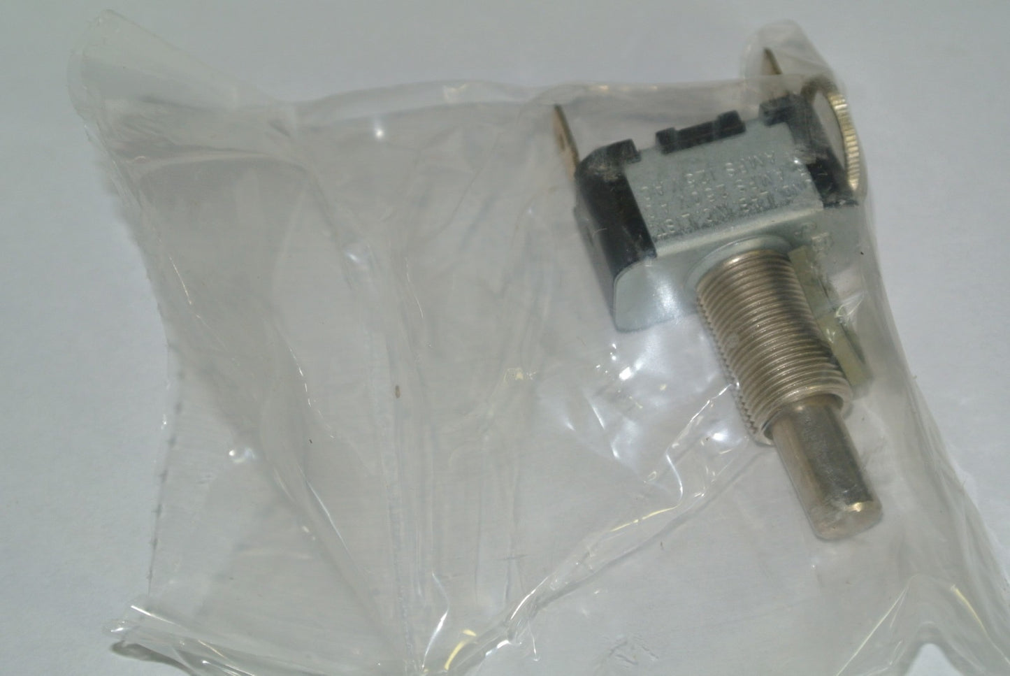 CUTLER-HAMMER 8442K2 - PUSH BUTTON SWITCH SPST 6A 250VAC  NEW SURPLUS - LOT of 5