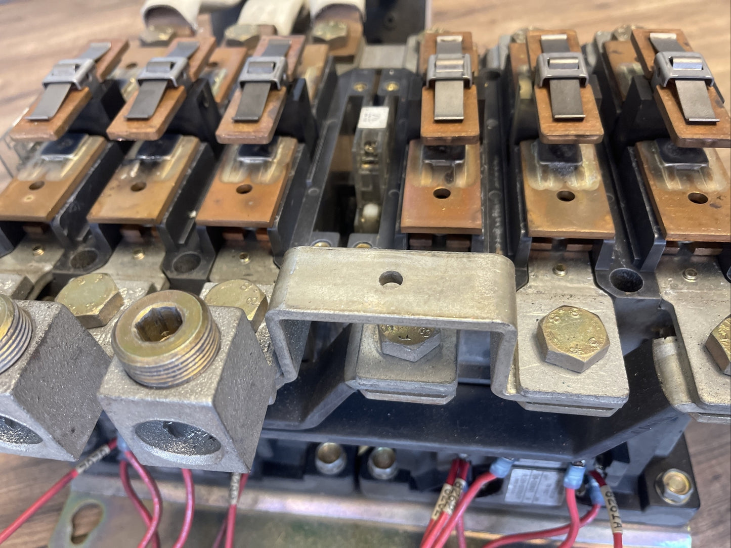 ALLEN BRADLEY 104-B250ND3 SER B REVERSING STARTER 600VAC 304A 3PH 300HP