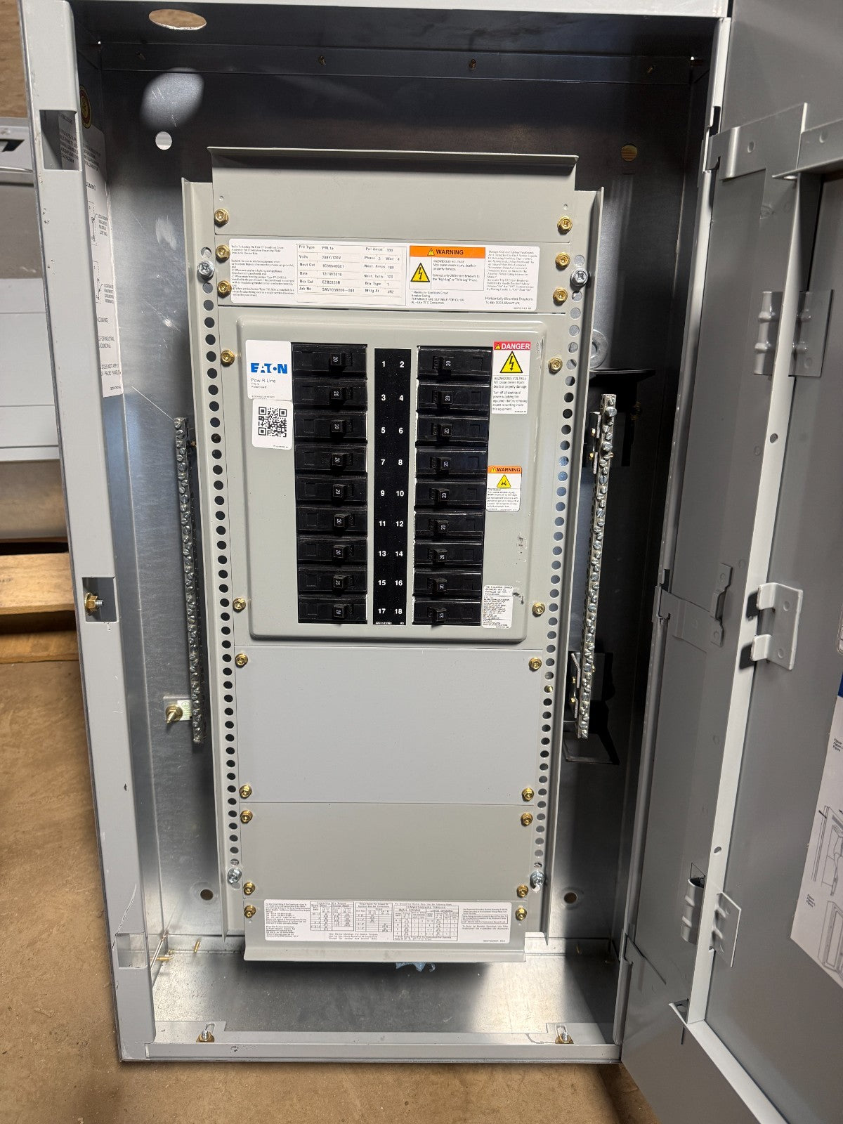 EATON PRL1a 100AMP 208Y/120V 3PH PANELBOARD W/ 20A (18)CIRCUIT BREAKERS
