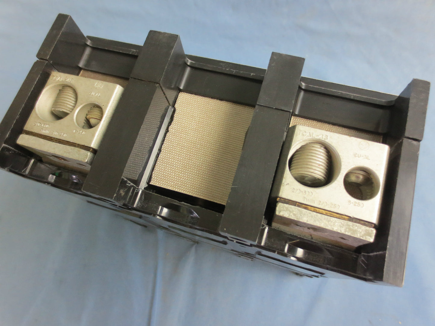 GENERAL ELECTRIC TJJ426Y400 CIRCUIT BREAKER - 400A 600VAC 2-POLE - NEW SURPLUS