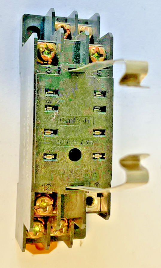 OMRON PYF08A RELAY SOCKET BASE 7A 250V  ***LOTOF4***