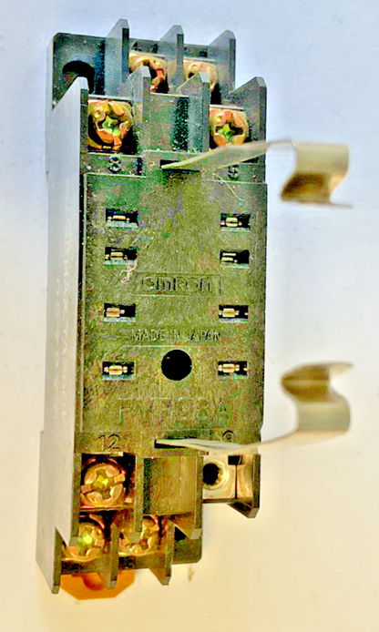 OMRON PYF08A RELAY SOCKET BASE 7A 250V  ***LOTOF4***