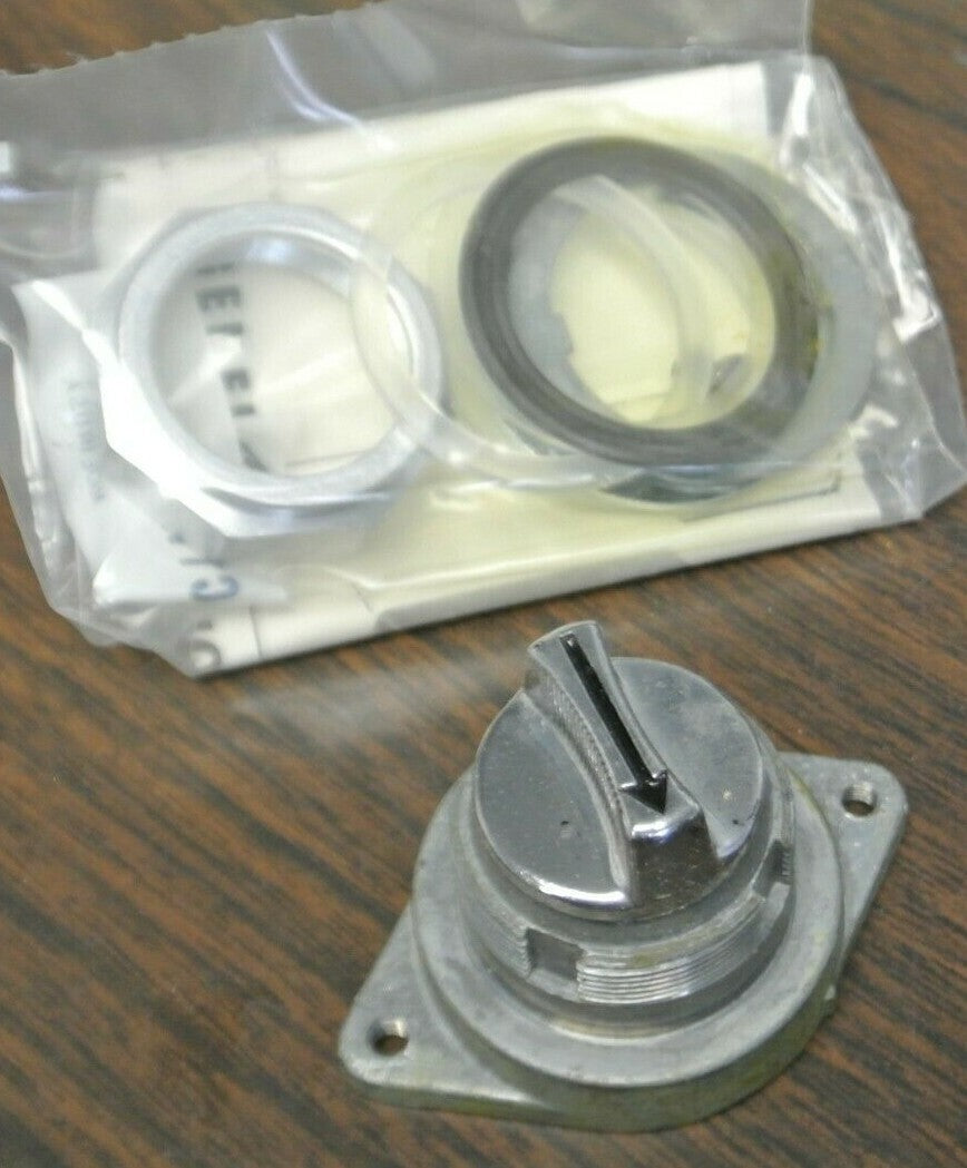 G.E. CR2940YB200A H.D. OILTIGHT SELECTOR SWITCH 2-POS. OPERATOR / NEW SURPLUS