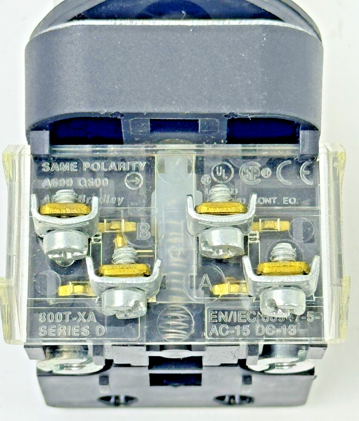 ALLEN-BRADLEY - 800T-QAH2R SER. U - RED ILLUMINATED PUSH BUTTON W/ BLOCK