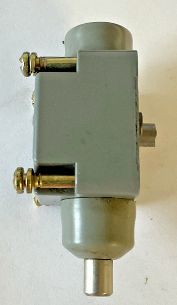 EATON E50DH1 LIMIT SWITCH SIDE PIN PLUNGER SER.A1