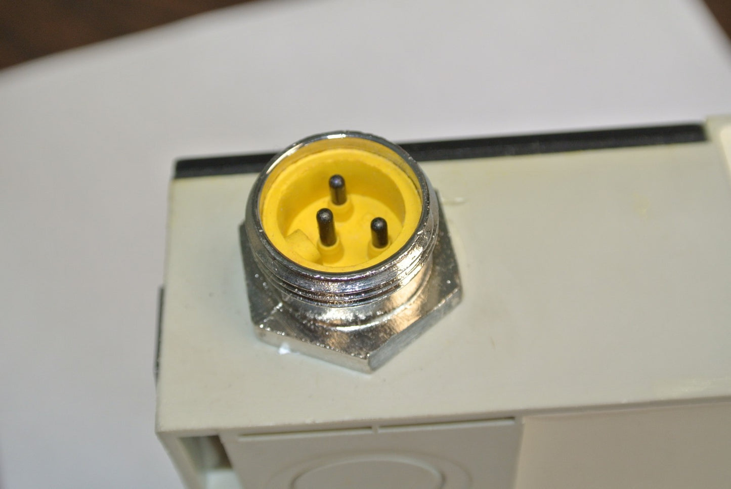 TELEMECANIQUE XSD-A60553 INDUCTIVE PROXIMITY SENSOR / SWITCH - NEW SURPLUS