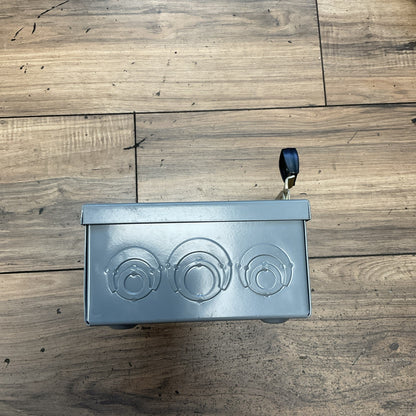 SQUARE D D221N FUSIBLE DISCONNECT SWITCH SER.E3 30A 240VAC 3PH 60HZ