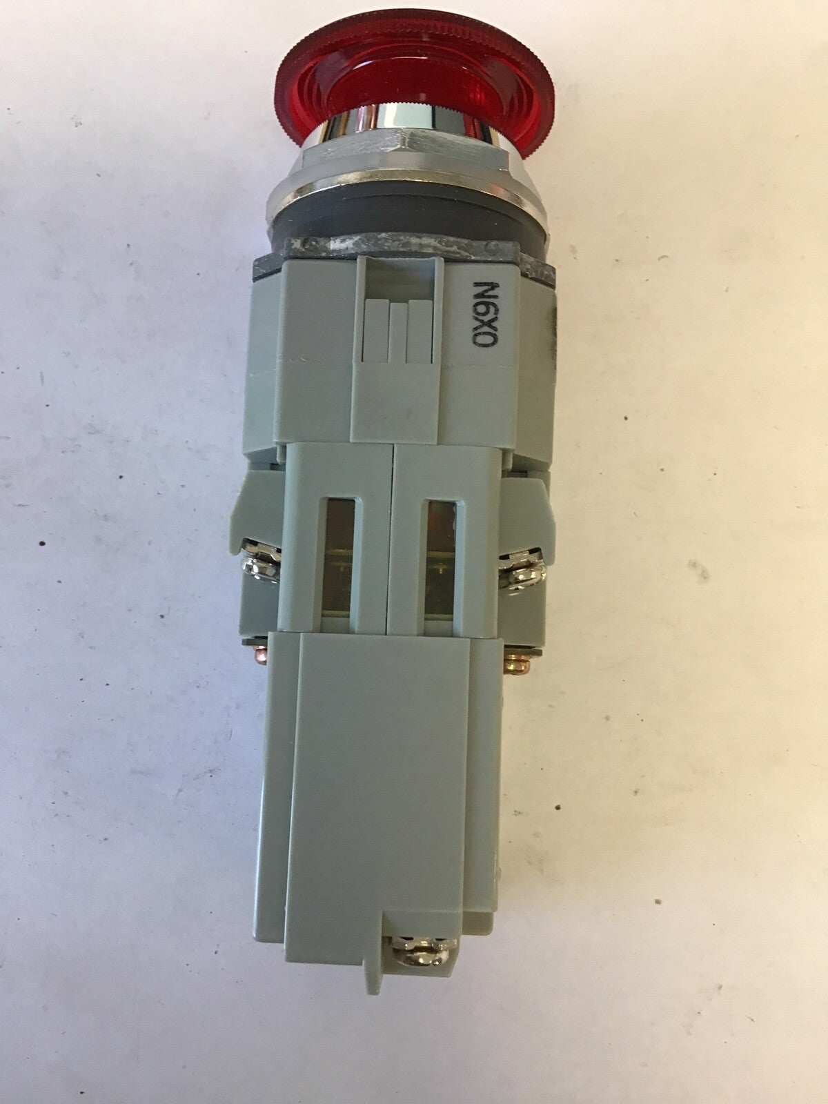 IDEC PUSH BUTTON AOLD312602N-R 110-600VDC 120V 50/60HZ TWD-0126