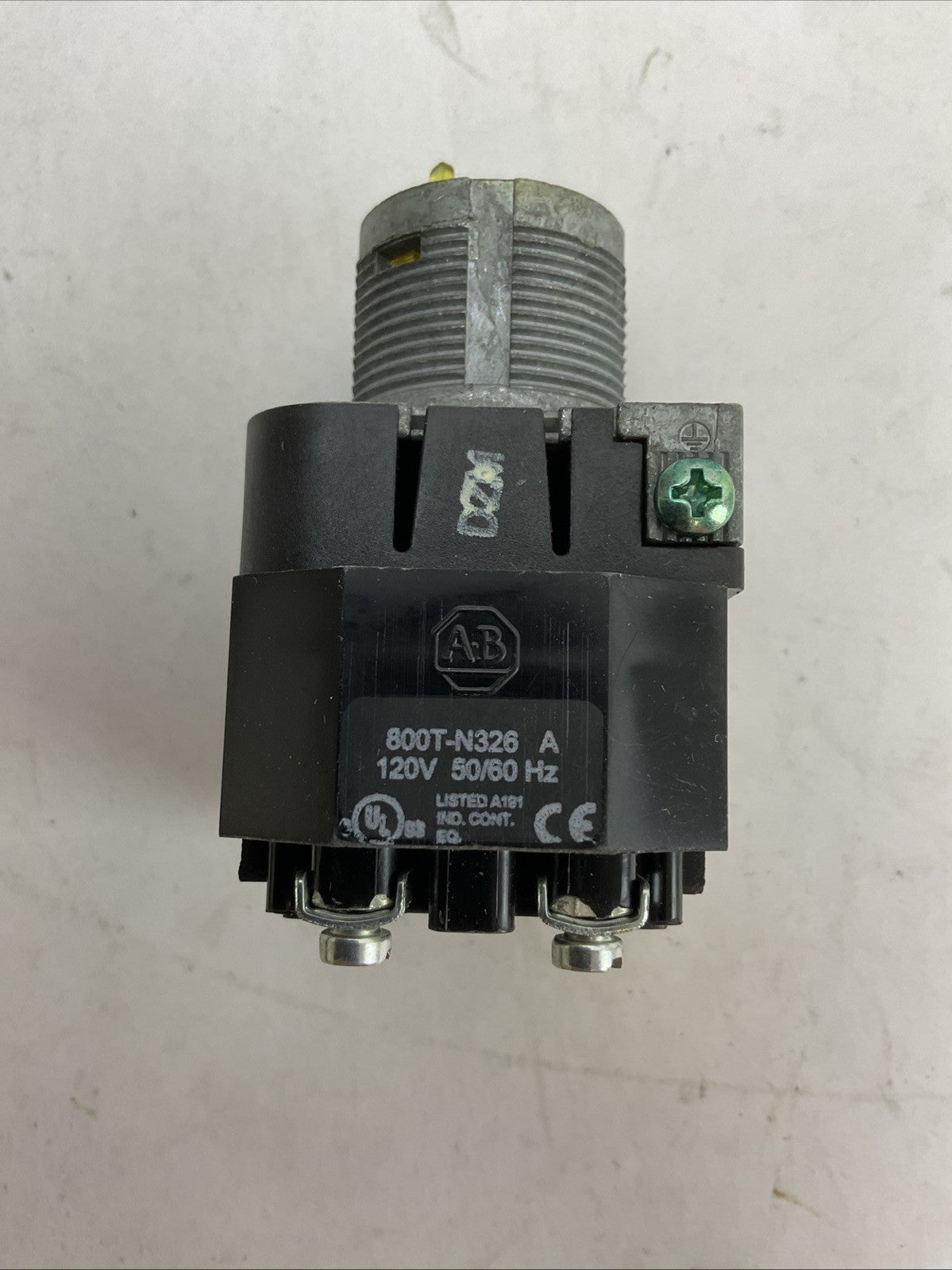 ALLEN BRADLEY 800T-16HW2KB6AX SER U 120VAC 0.90WATTS ILLUMINATED SELECTOR SWITCH